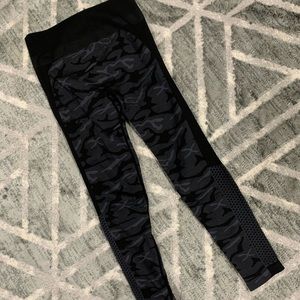F21- Black Camo Athletic HR Leggings